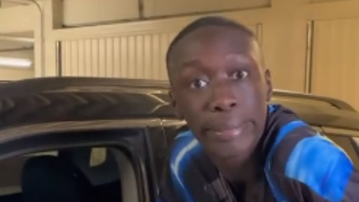 Él es Khaby Lame, el tiktoker que se ha ganado 40 mdp sin decir ni una palabra