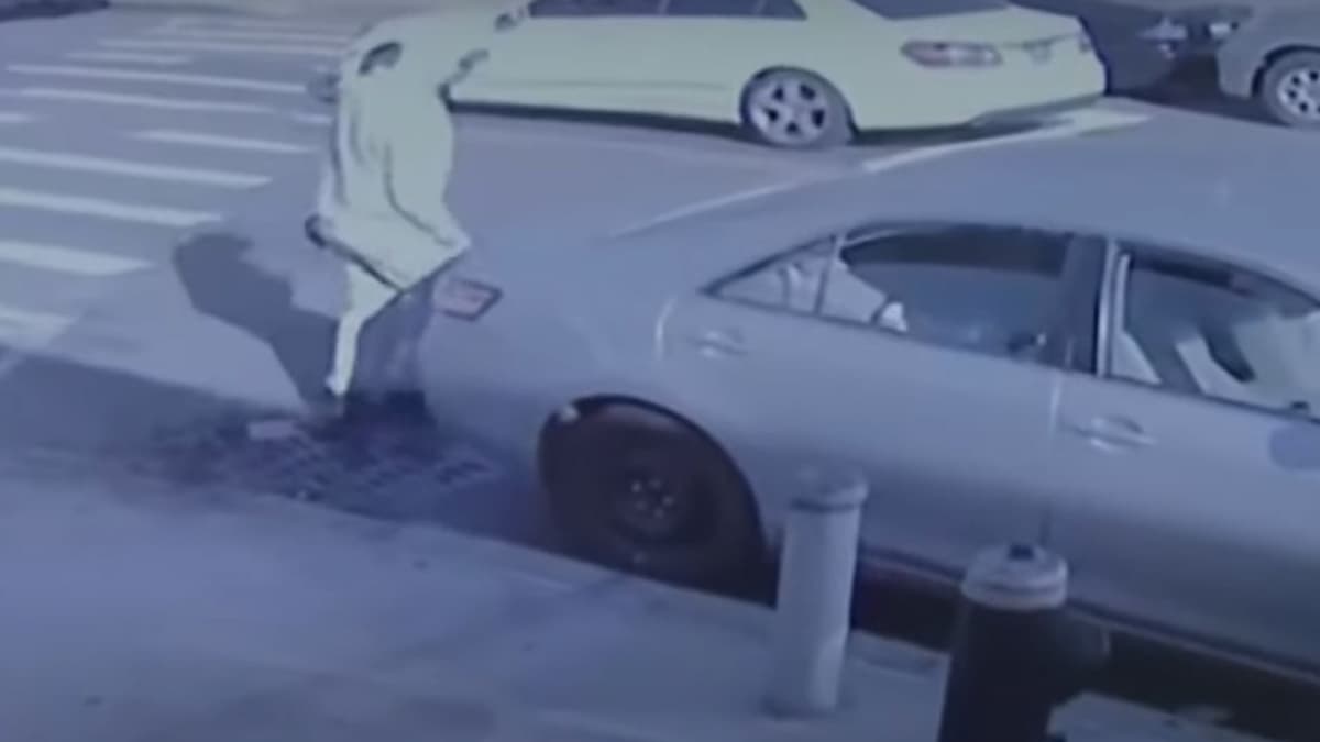 VIDEO: Captan cómo un ladrón se roba un auto con un recién nacido adentro