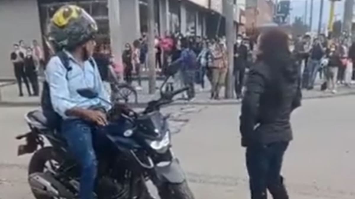 VIDEO: "Bájese o la bajo": Esposa descubre a la amante de su pareja en una moto que ella paga
