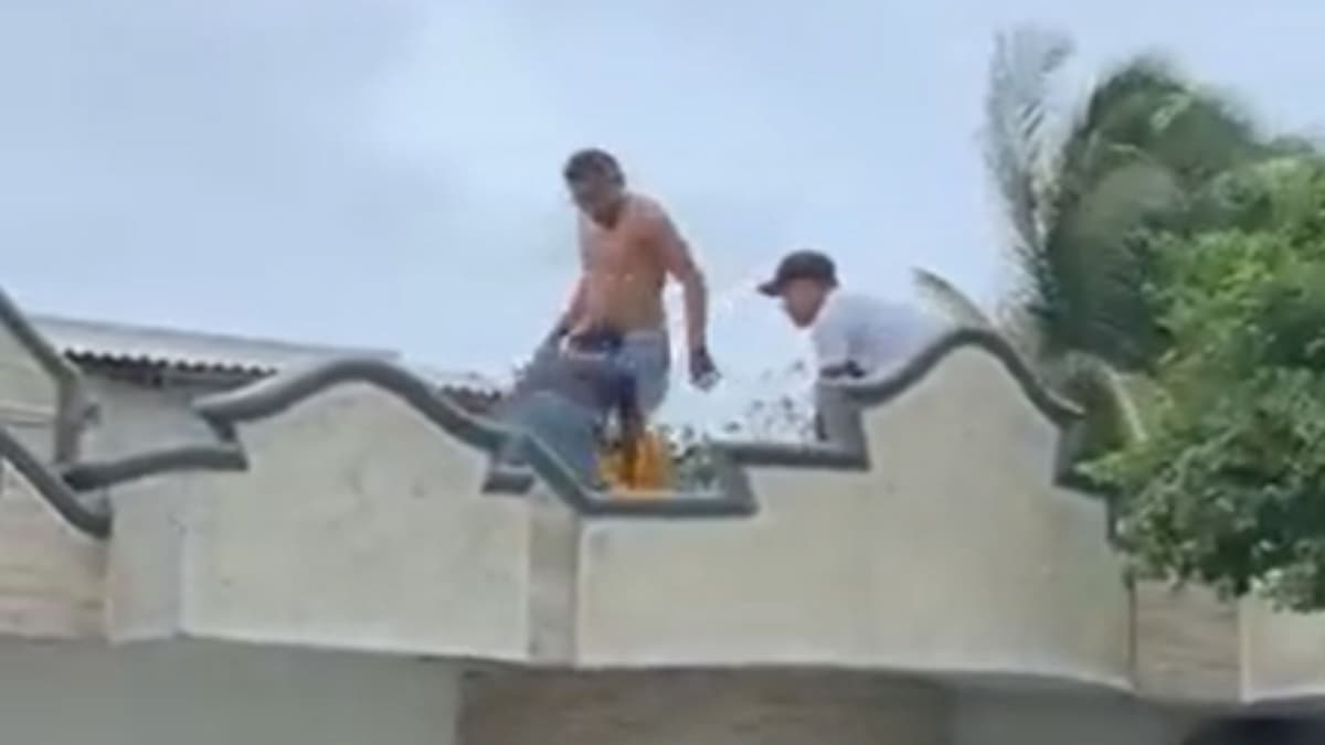 Atrapan a presunto ladrón en la azotea de una vivienda y lo entregan a la policía