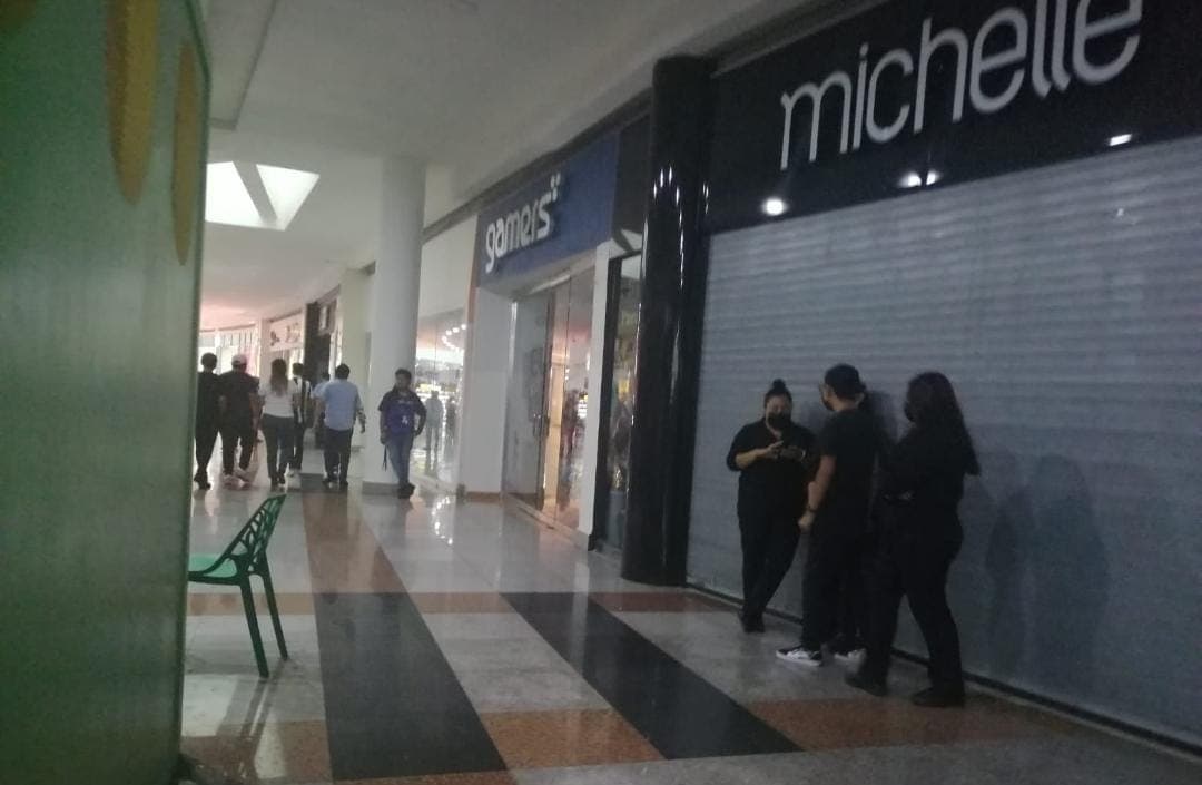 Reportan apagones en varias zonas de Cancún