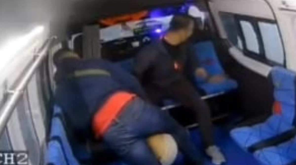 Intenta asaltar una combi pero se encuentran con dos militares y acaban sometidos