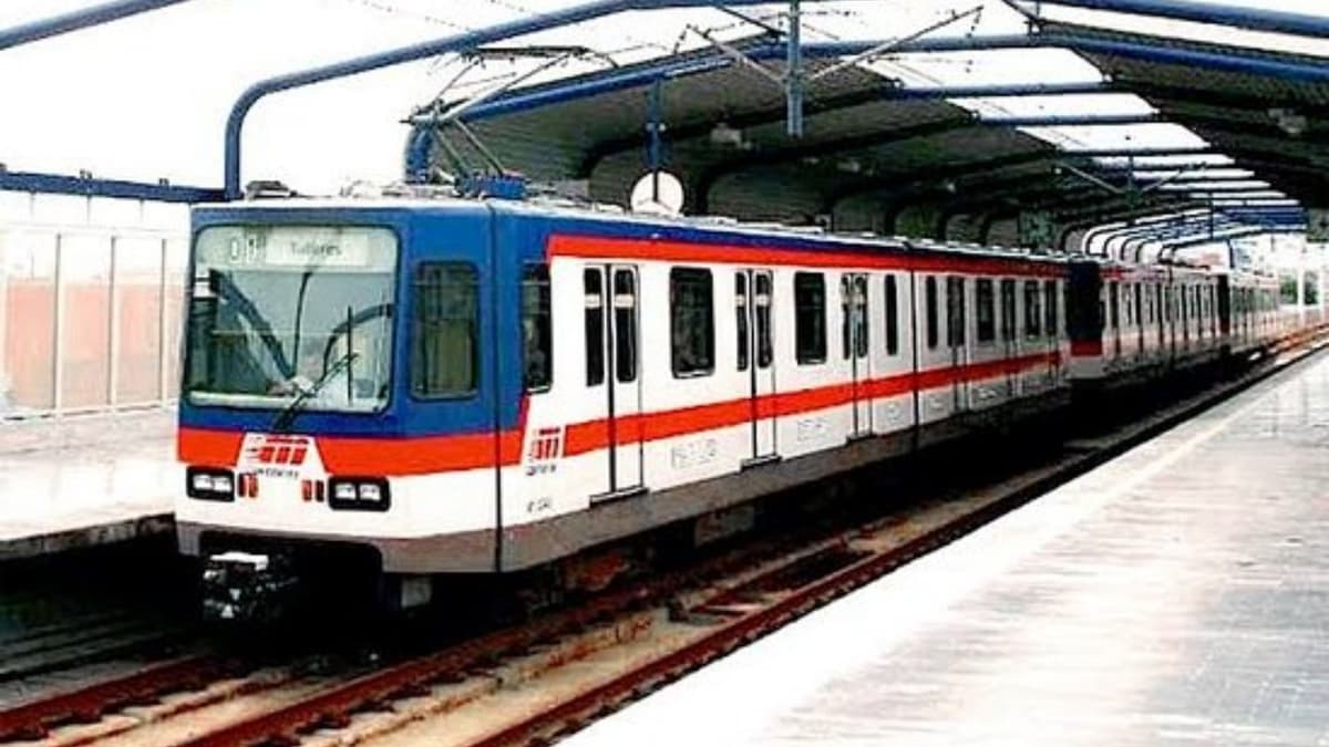 VIDEO: Captan a sujeto haciendo "pis" en un vagón del Metro de Monterrey