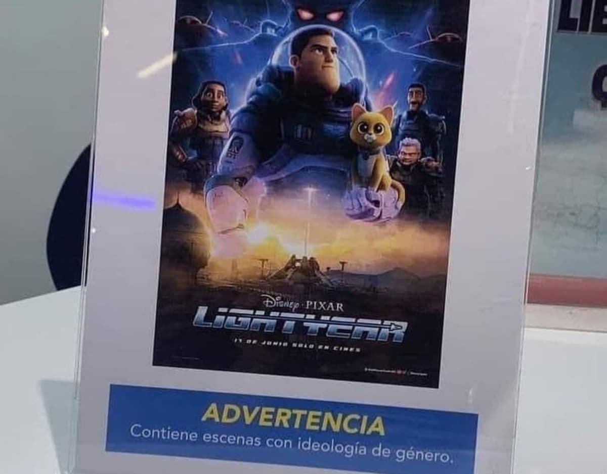 Cines advierten que “Lightyear contiene escenas con ideología de género”