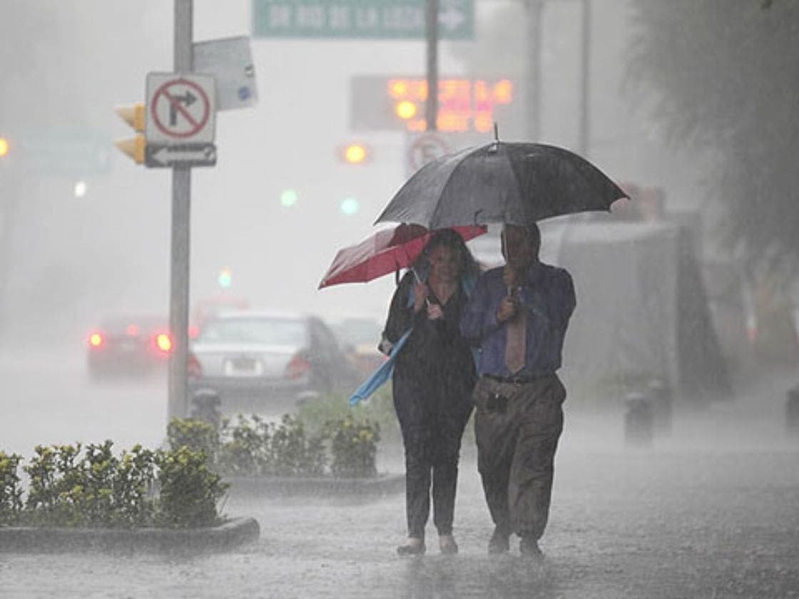 Huracán Blas causante de lluvias en 30 estados del país