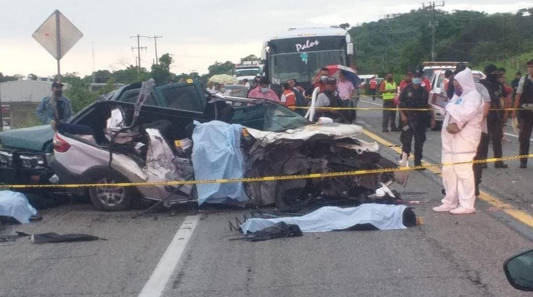 Fotos: Accidente deja 9 personas fallecidas en autopista Acapulco-Zihuatanejo