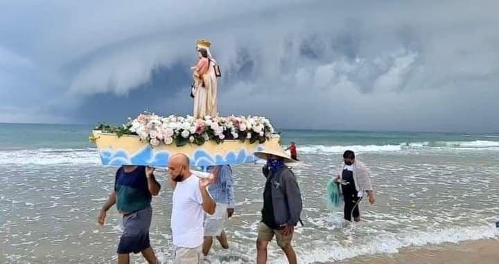 ¿Milagro?, cielo apocalíptico se despeja ante la Virgen del Carmen, sorprendiendo a bañistas en la playa