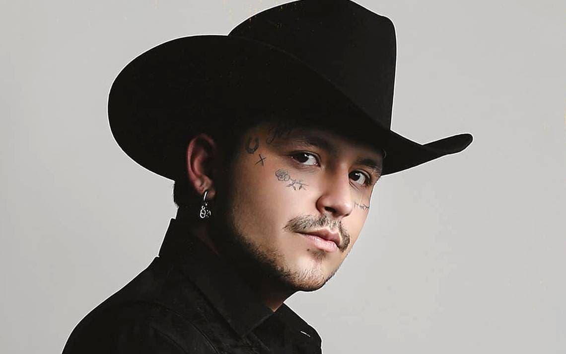 VIDEO: Christian Nodal sorprende al aparecer sin tatuajes en el rostro