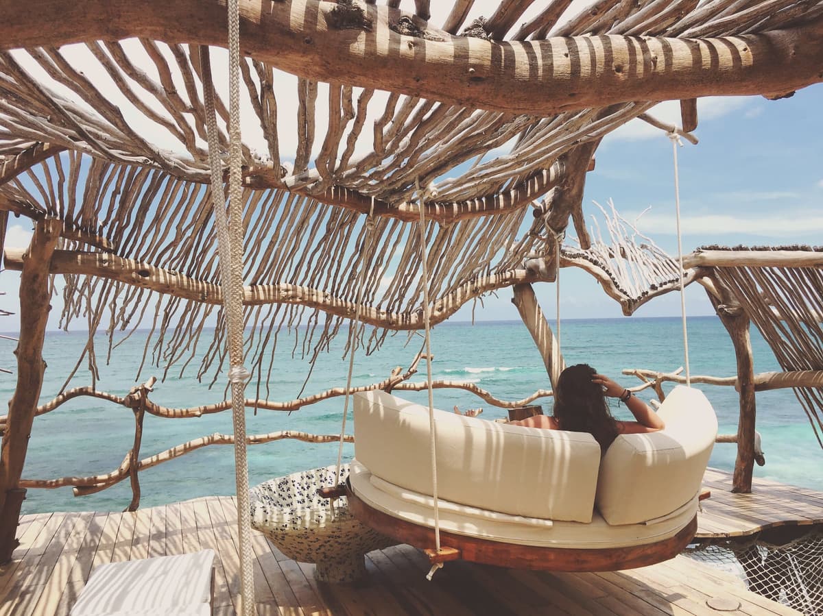 ¡Mala pagas! Exhiben trabajadores al hotel Azulik Tulum por adeudo de meses en su sueldo