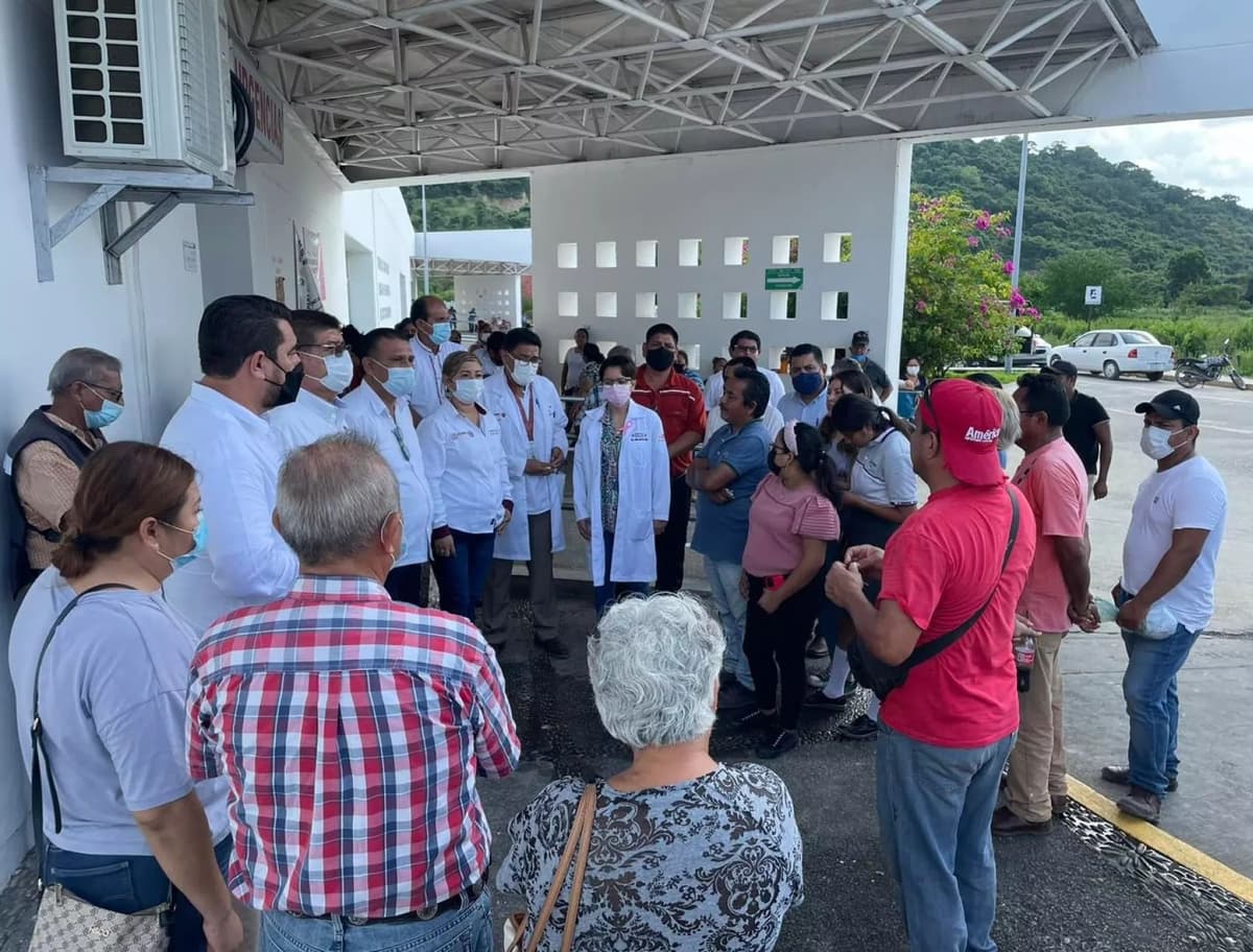 Intoxicación de 48 estudiantes en secundaria de Veracruz habría sido por 'psicosis colectiva'