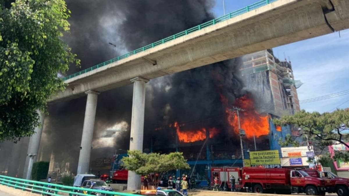 VIDEO: Se registra fuerte incendio en Galerías el Triunfo de San Jerónimo en CDMX