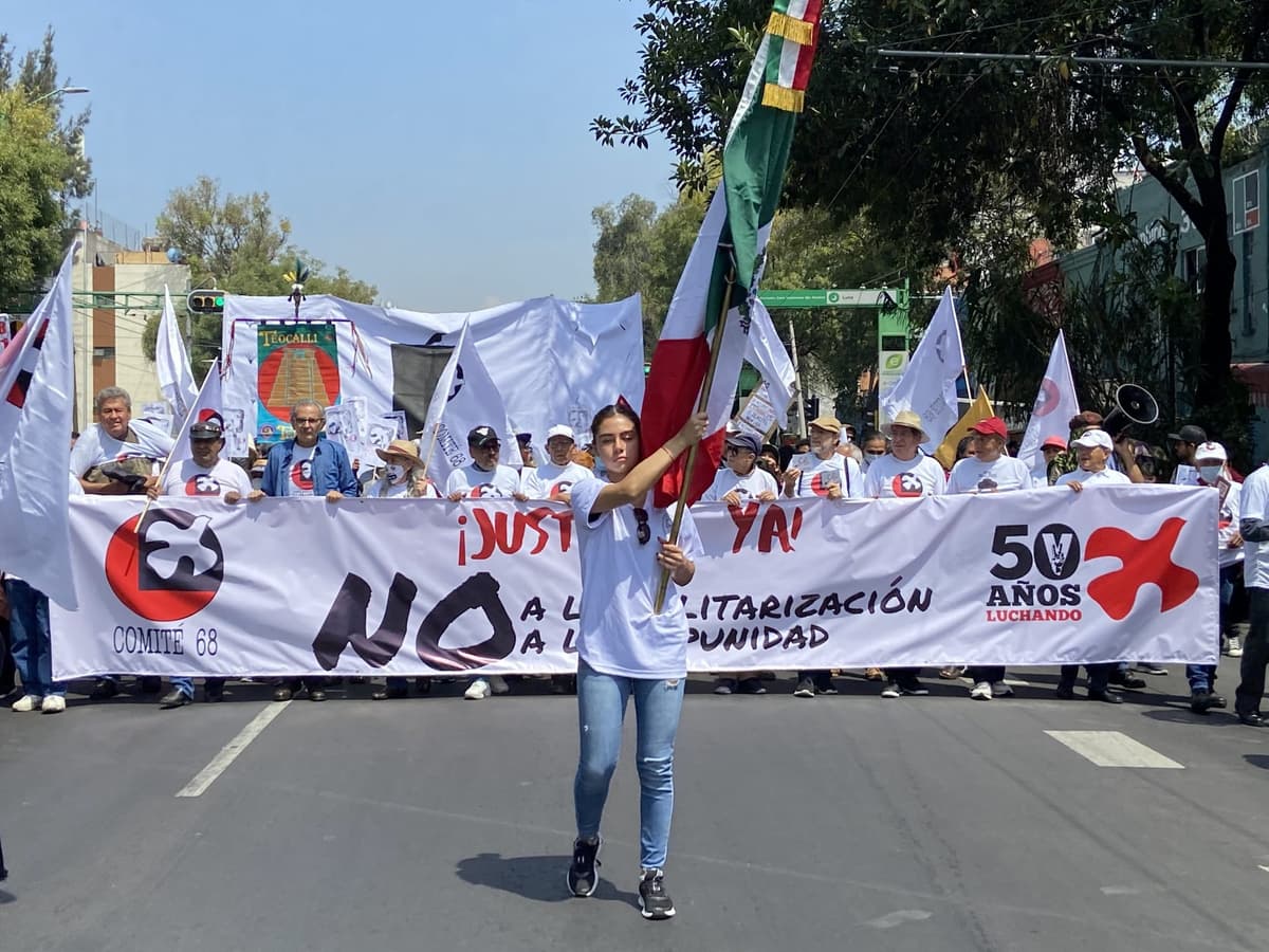 "No a la militarización": A 54 años de la masacre de Tlatelolco, mexicanos no olvidan