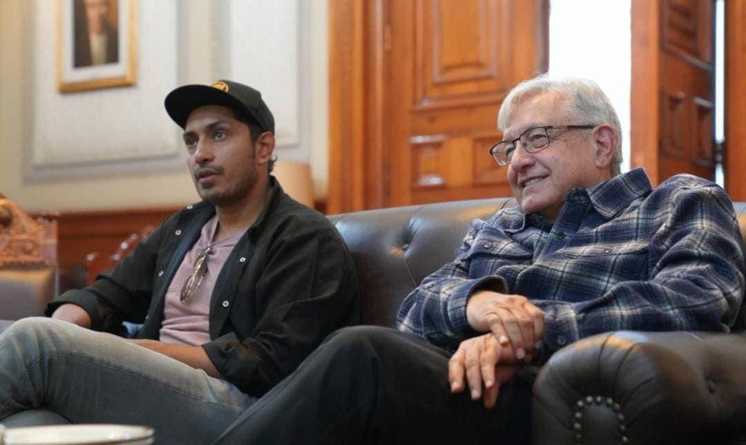 AMLO vio el México contra Argentina en compañía de Tenoch Huerta