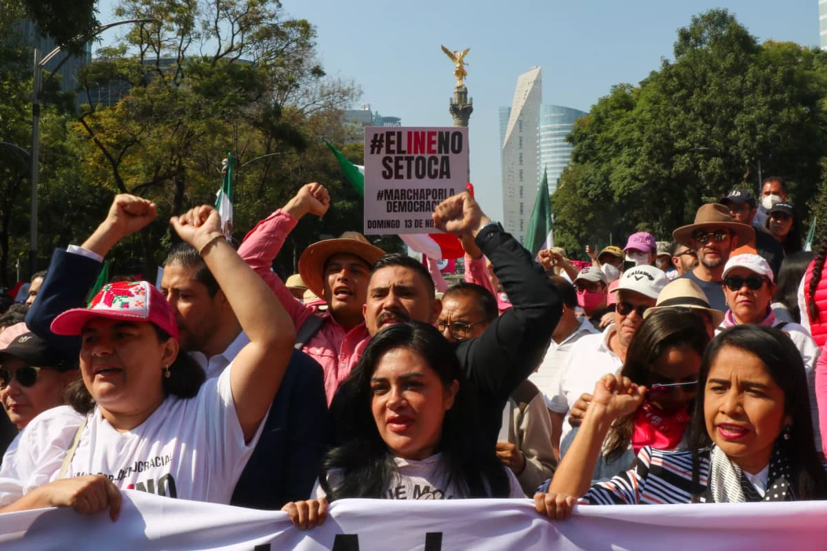 Video: Marchas en casi todo el país en defensa del INE