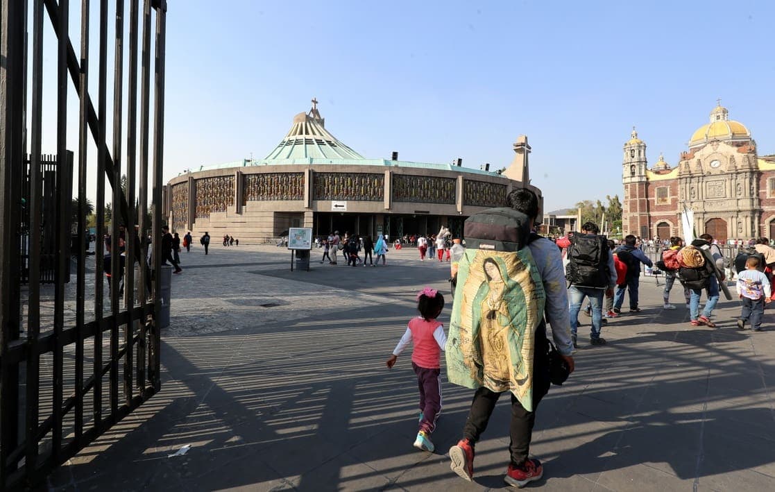 Niño peregrino fallece en Veracruz tras sacar la cabeza por la ventanilla y golpearse con un poste