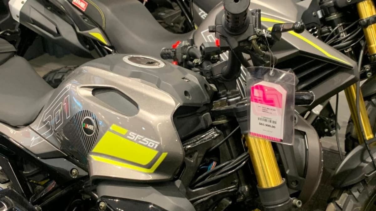 Exigen a tienda Liverpool vender motocicleta a 65 pesos en CDMX