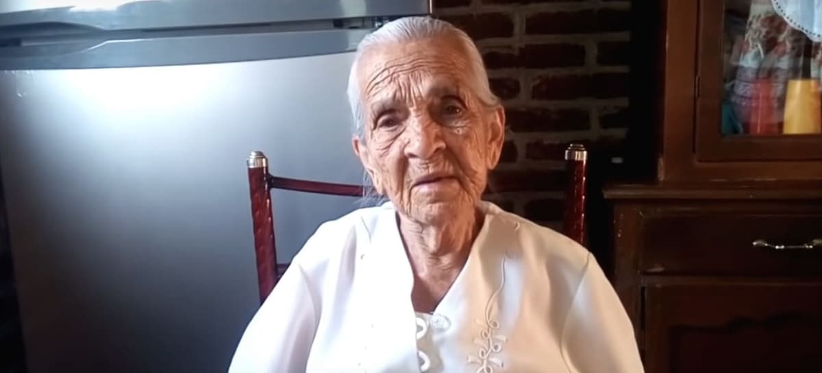 Abuelita youtuber pide que vean sus videos para poder vivir de eso