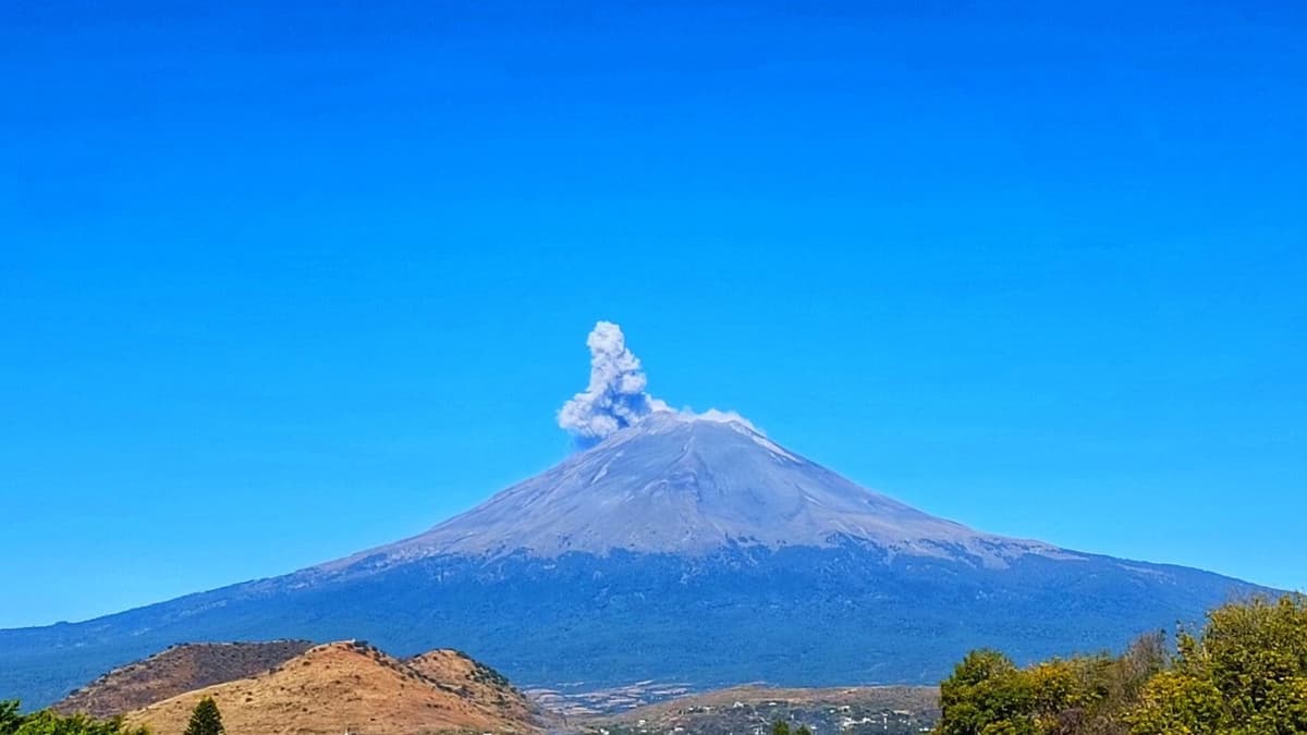 VIDEO: Volcán Popocatépetl registra explosión y genera alerta ante caída de cenizas