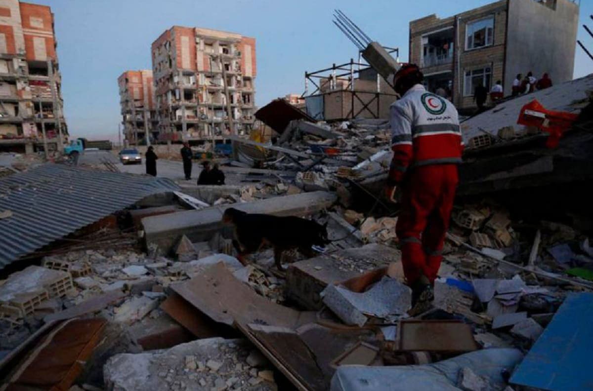 Terremoto de magnitud 5.8 deja cientos de heridos en Irán