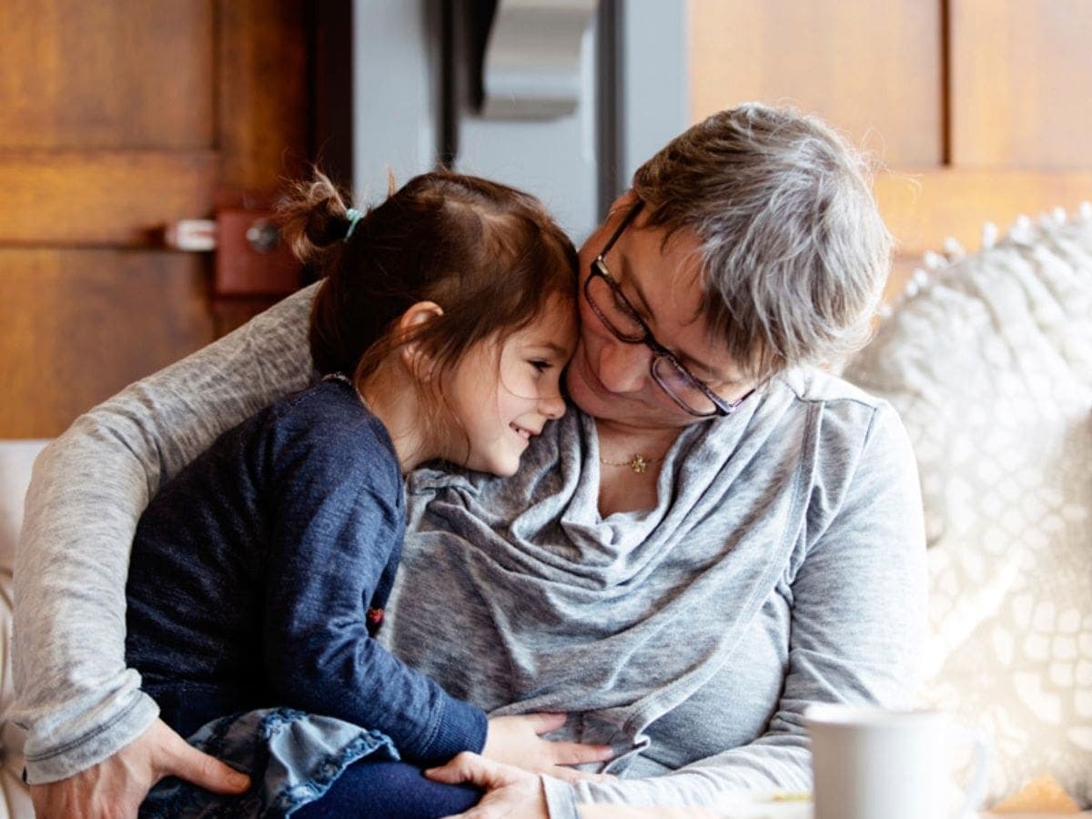 “No soy guardería”: Abuelita cobra 290 pesos por cuidar a su nieto