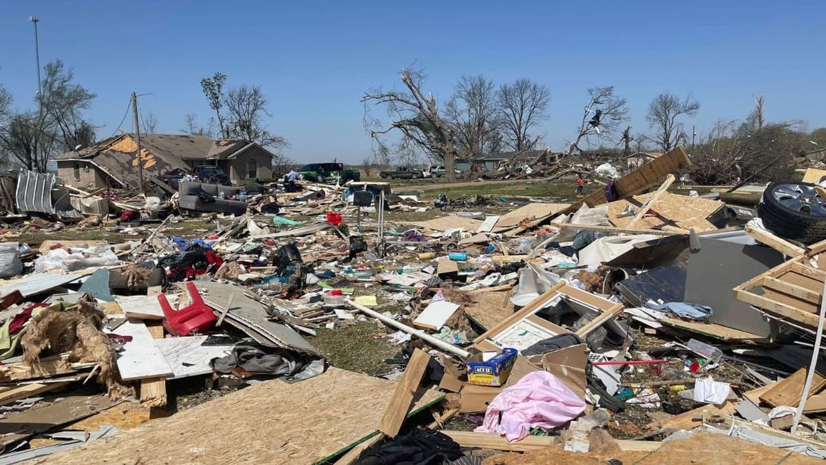 Una madre pierde a su hija de 2 años en el tornado de Mississippi, mientras daba a luz a su segundo hijo