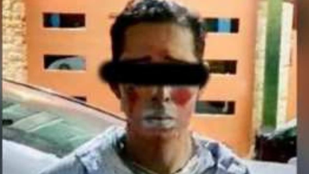 Detienen a sujeto vestido de payaso por robo de motocicleta en CDMX