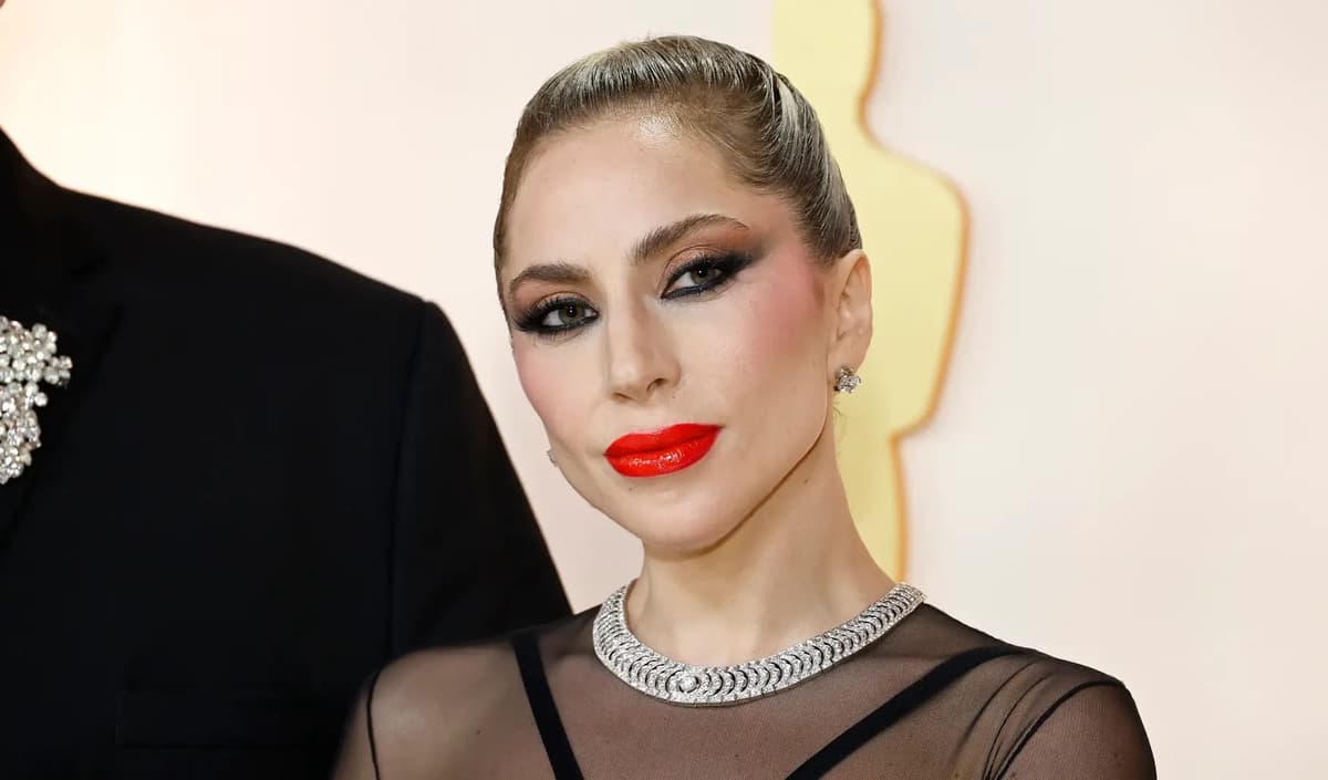 VIDEO: Lady Gaga sorprende a sus fans con noble gesto en los Oscar