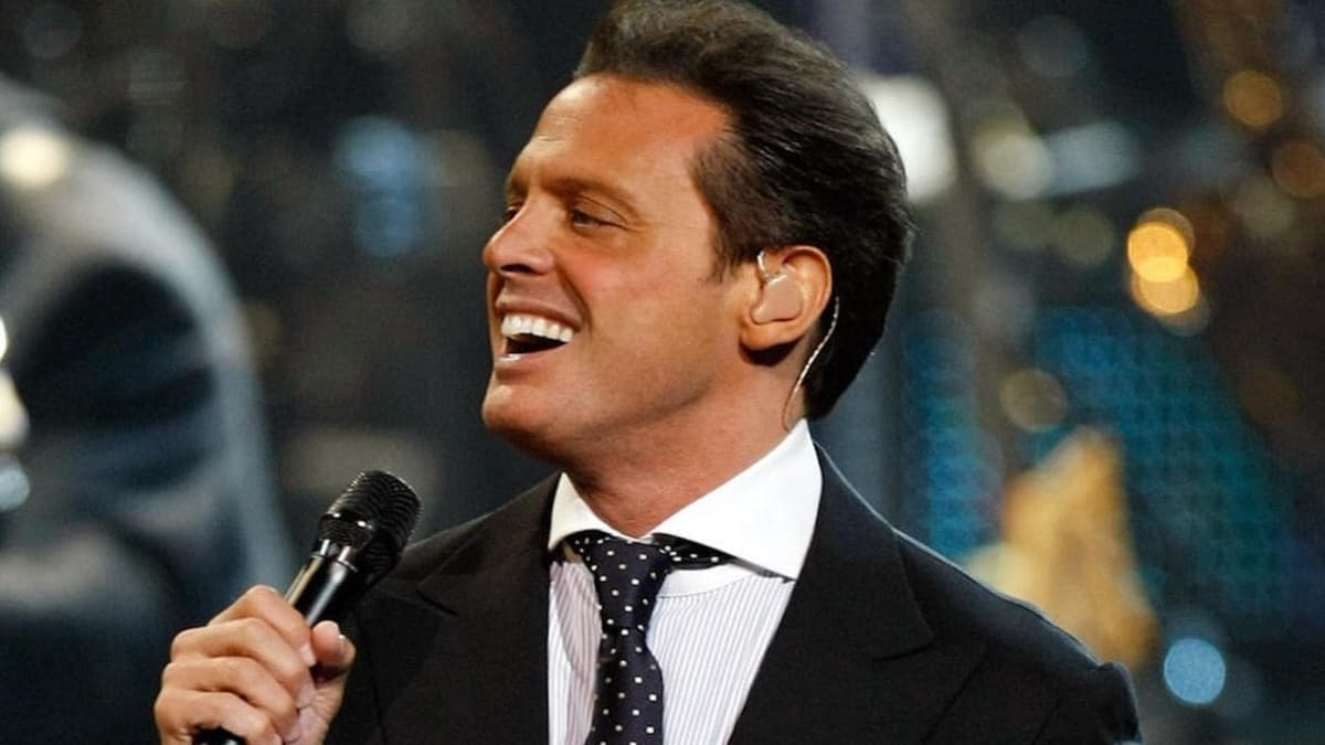Luis Miguel anuncia gira 2023 y le hace el "fuchi" a Quintana Roo