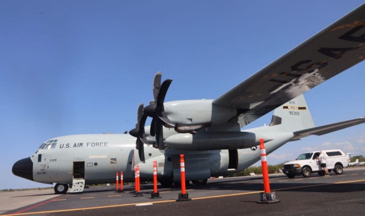 VIDEO: Llega a Chetumal el 'Caza Huracanes' de la Fuerza Aérea de EEUU