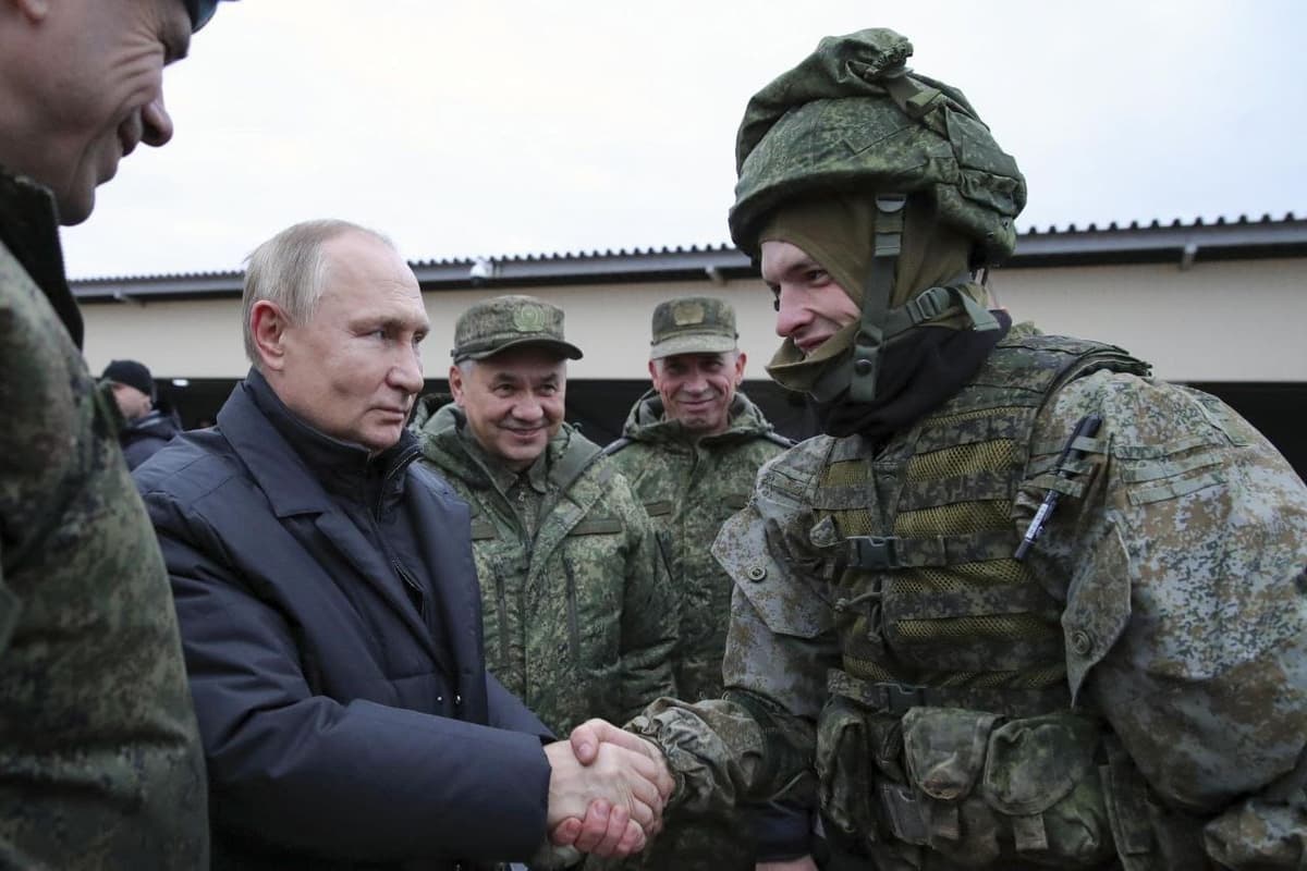 Putin promulga ley que persigue a rusos que no quieren servir en el Ejército