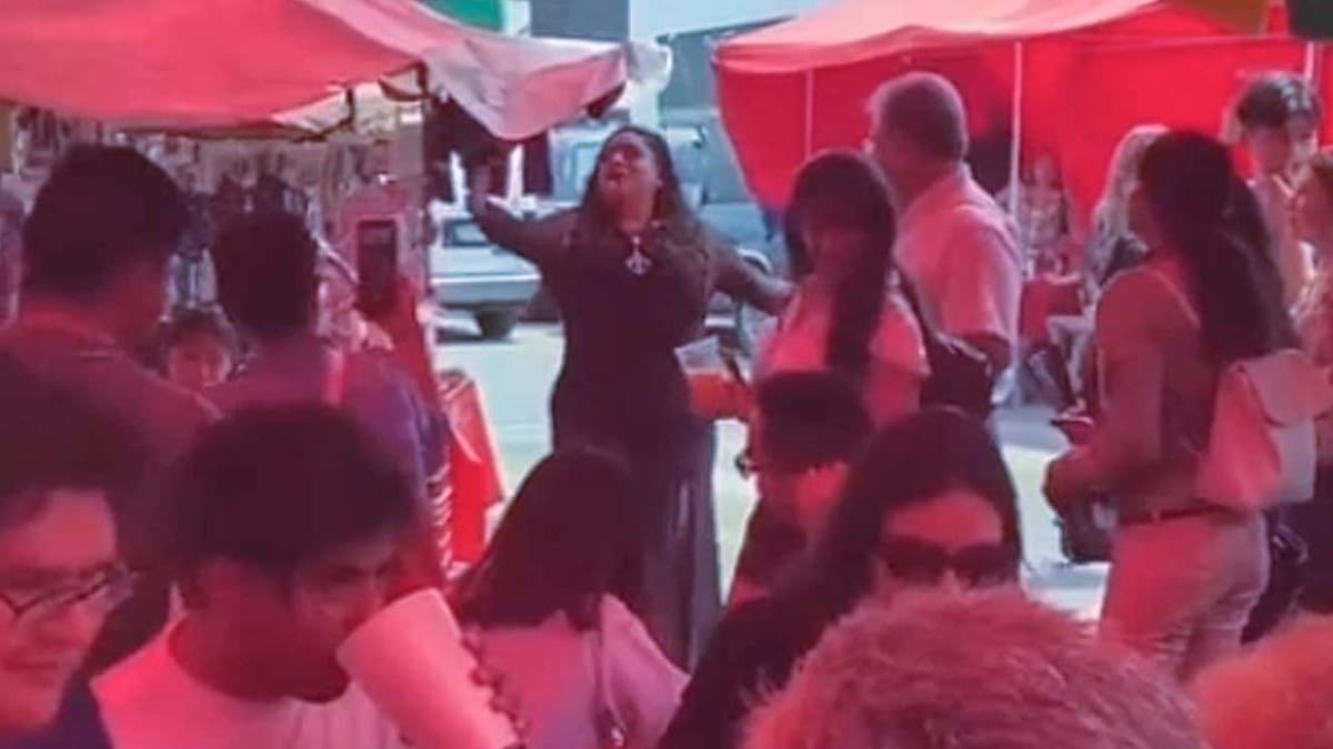 VIDEO: Cantante de ópera se vuelve viral tras dar un show en tianguis de Edomex