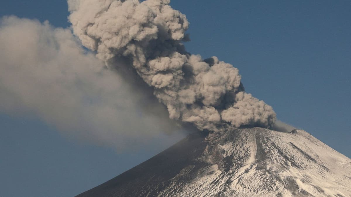 Sube nivel de alerta por actividad del volcán Popocatépetl