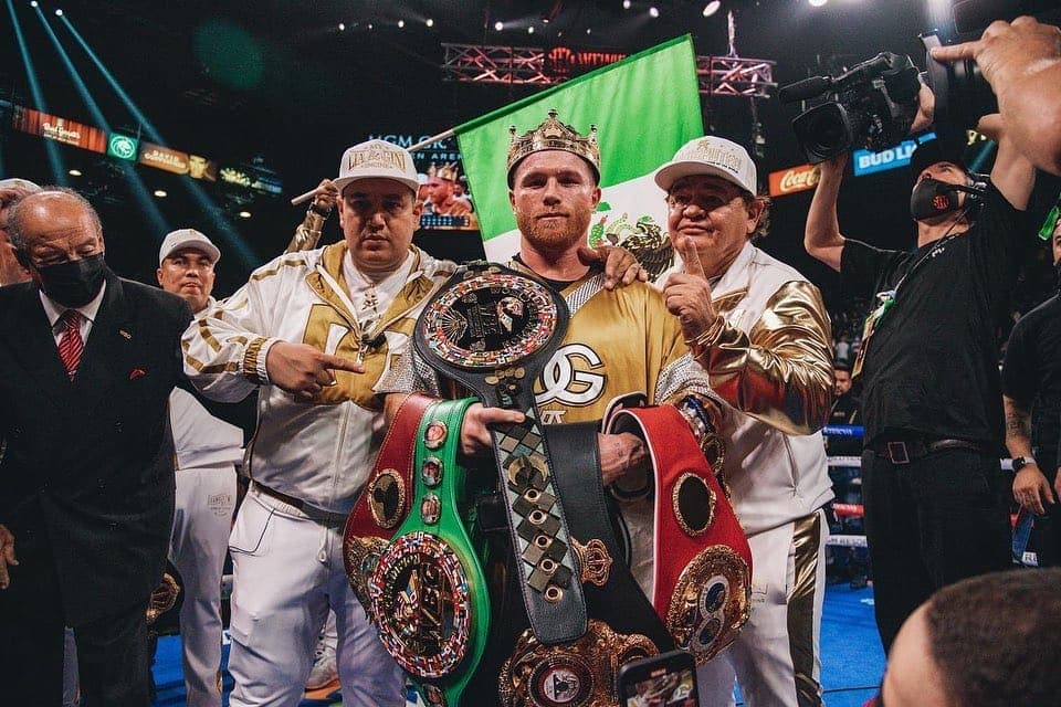 Canelo Álvarez gana pelea contra John Ryder y mantiene título mundial
