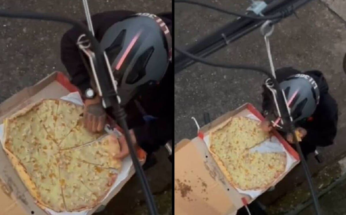 VIDEO: Repartidor es captado comiendo rebanada de pizza; la acomoda para que el cliente no lo note