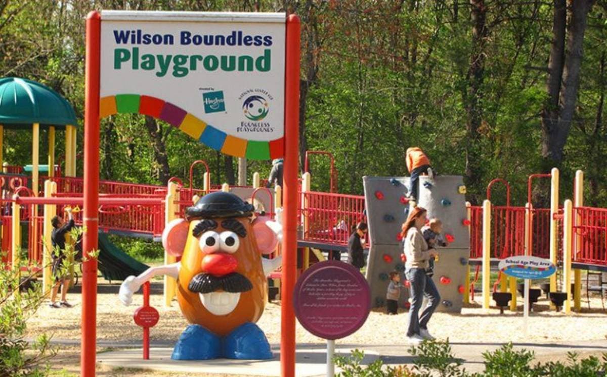 Niños sufren quemaduras por resbaladillas rociadas con ácido en Estados Unidos