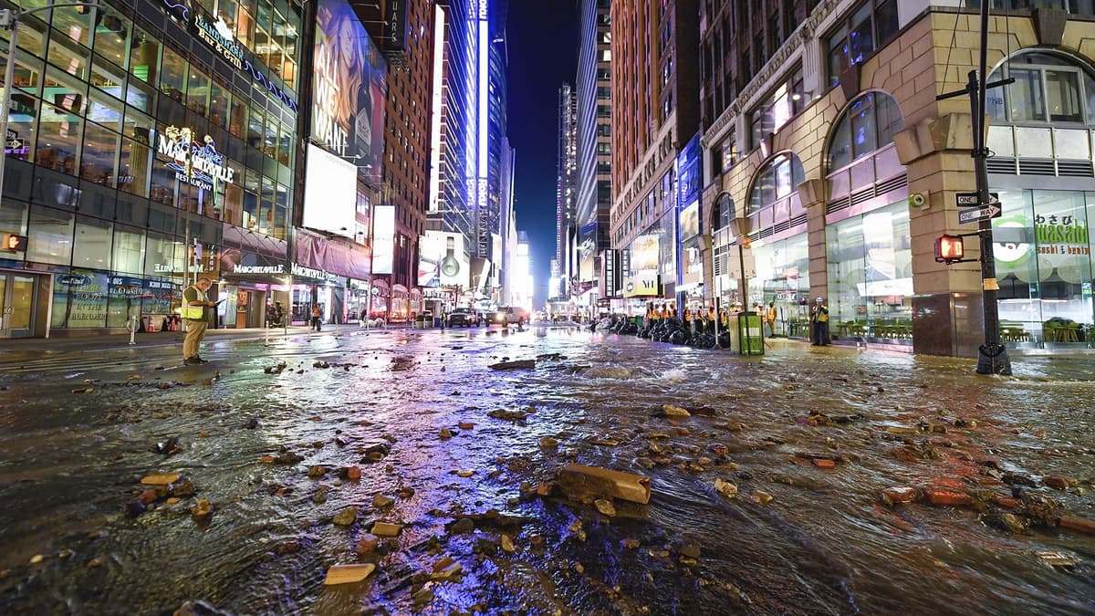 VIDEO: Nueva York se inunda tras ruptura de tubería de 127 años de antigüedad