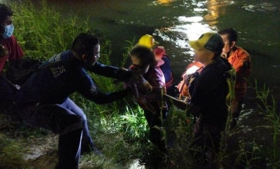 INM rescata a madre y bebé de 4 meses que quedaron atrapados en Río Bravo