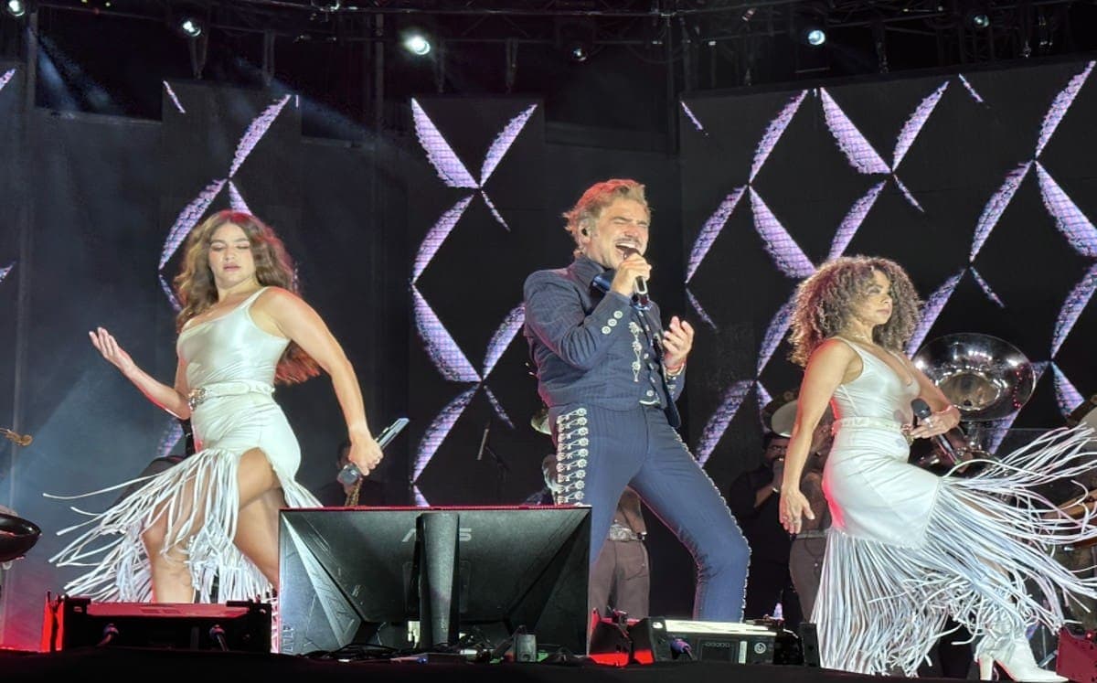 VIDEO: Así fue el concierto de Alejandro Fernández en Mayakoba