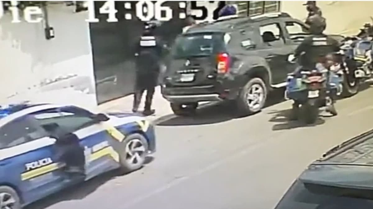 VIDEO: Conductor intenta atropellar a policía en Toluca para no pagar infracción