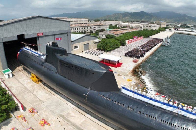 Corea del Norte dice que lanzó un nuevo "submarino de ataque nuclear táctico"
