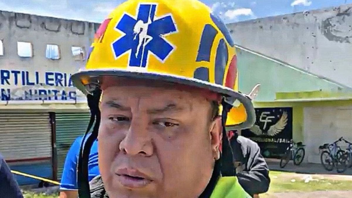 Polémica en Tlaxcala: Protección Civil sustituye bastón de Esculapio por bailarina de table dance