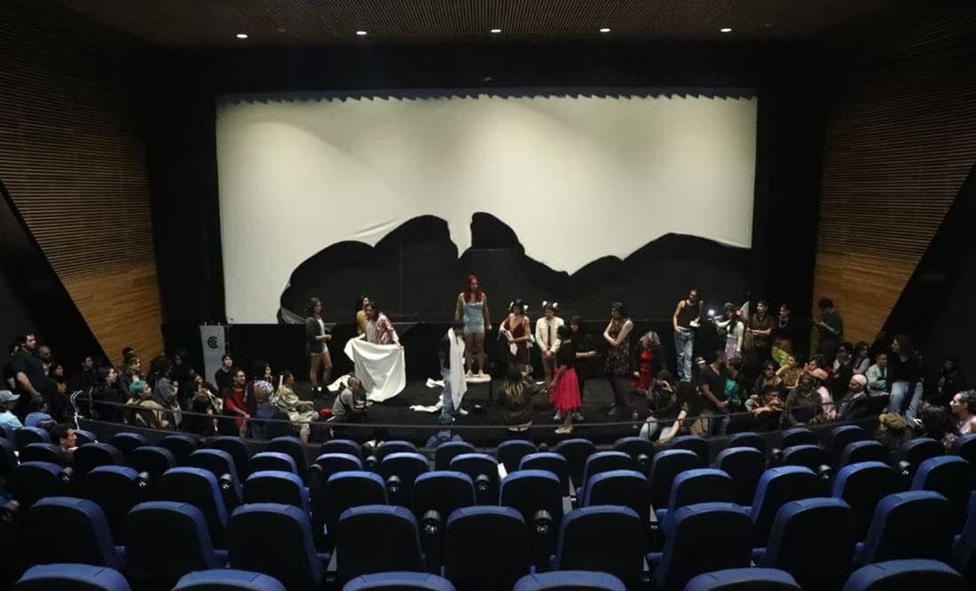 Mujeres trans destruyen pantalla de la Cineteca Nacional