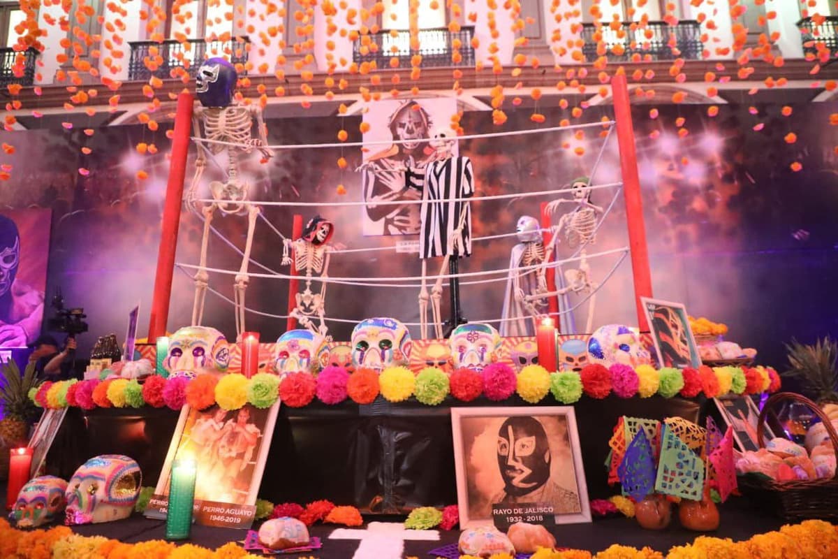 Dedicado a la lucha libre, inauguran altar monumental por día de Muertos en SLP