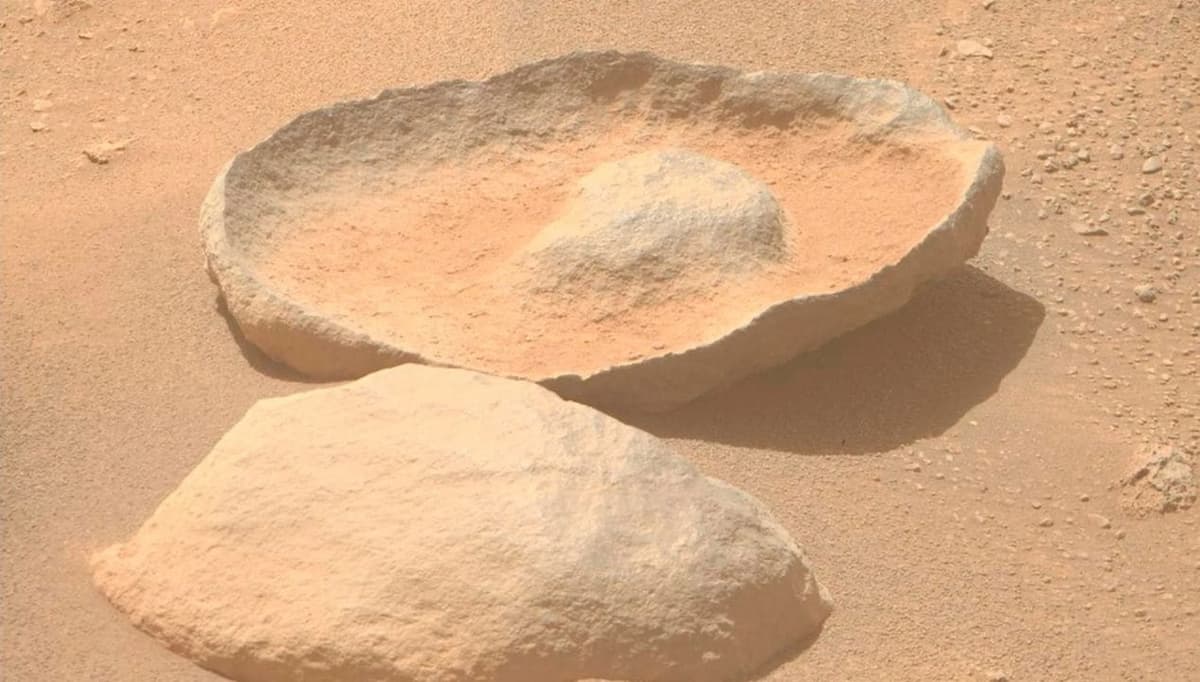 Encuentran extraña roca espacial con forma de "sombrero mexicano" en Marte