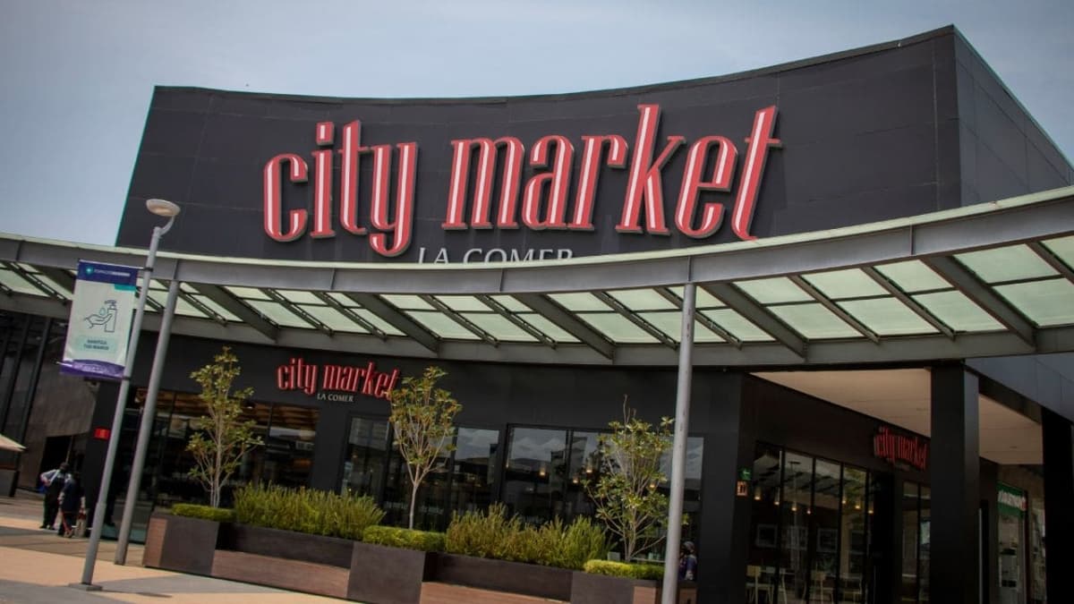 Estalla polémica en redes tras "venganza" de sujeto contra mujer que le quitó lugar para aparcar en City Market CDMX