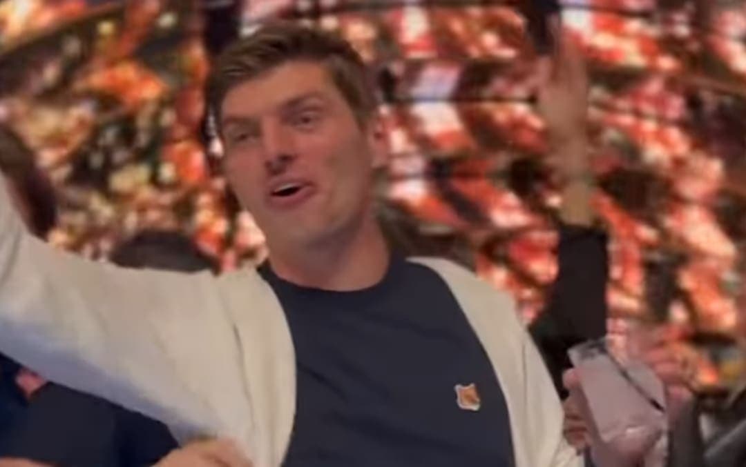 VIDEO: Captan en Las Vegas a Max Verstappen coreando “¡Checo, Checo!”