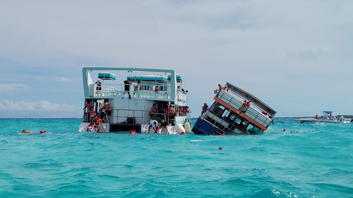 VIDEO: Ferry se hunde con turistas a bordo en Las Bahamas