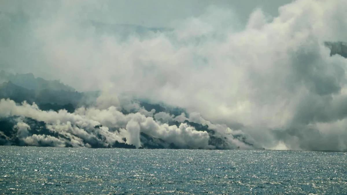 Video: Nueva isla emerge tras espectacular erupción de volcán submarino en la costa de Japón