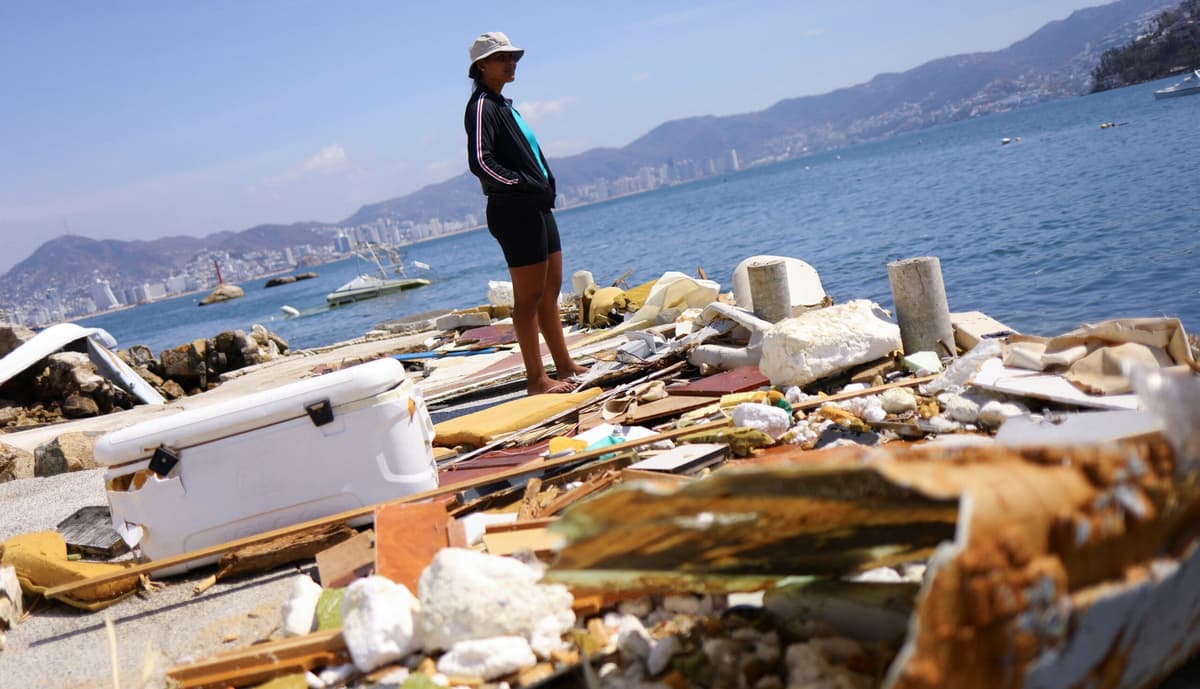 Turismo con causa: Familias visitan Acapulco para entregar víveres y nadar en el mar