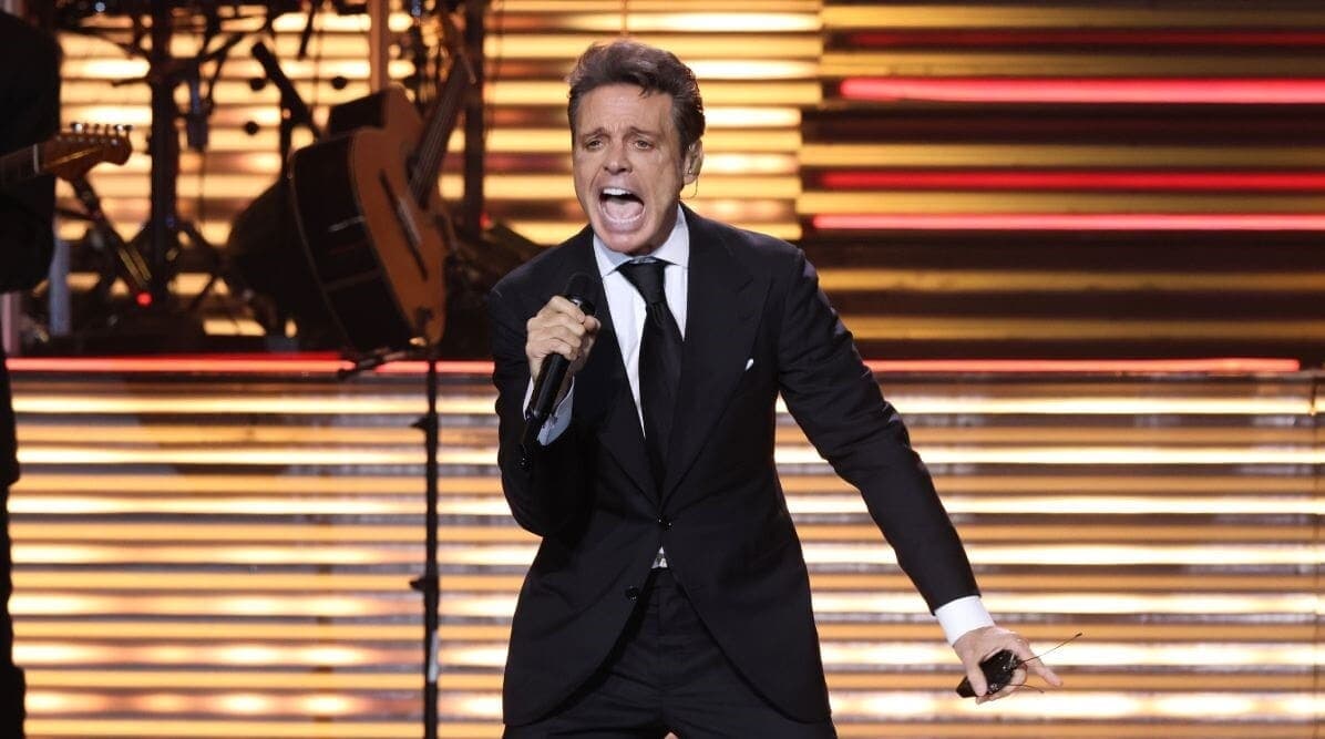 Video: Luis Miguel sorprende a sus fans con una imagen más jovial y deja ver sus brazos ejercitados